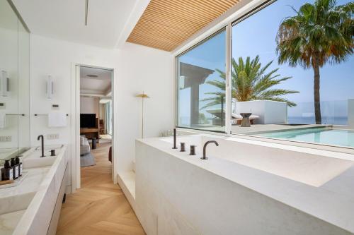 Orquidea 21 A Luxurious Duplex in Persian Gardens Puente Romano