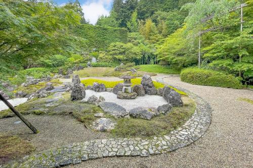 a garden with rocks and a fountain in the middle at 高野山 宿坊 総持院 -Koyasan Shukubo Sojiin- in Koyasan