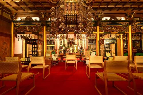 a large room with chairs and a chandelier at 高野山 宿坊 総持院 -Koyasan Shukubo Sojiin- in Koyasan