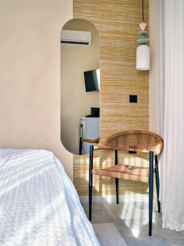 Anchorage Paros Private Beach Retreatにあるベッド