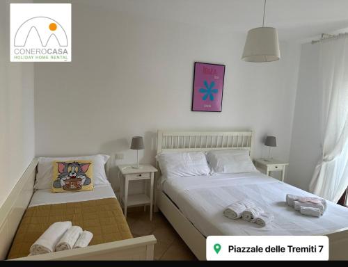 a bedroom with two beds and two tables with towels at Conero Casa - Marcelli di Numana in Piazzale Tremiti 7 con Parcheggio Esclusivo in Marcelli