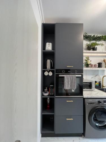 Kuchyň nebo kuchyňský kout v ubytování Marie Luxury Flat Coresi