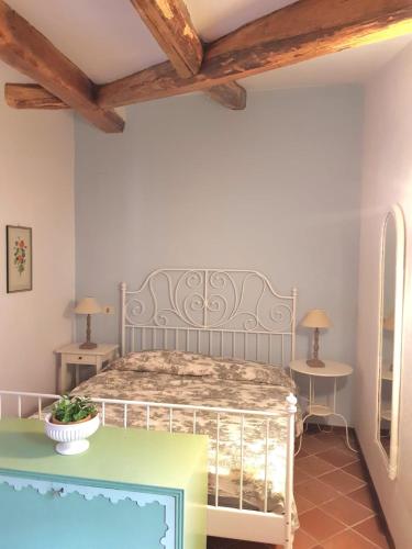 a bedroom with a bed in a room with wooden ceilings at Casa Fiordaliso in Ansedónia