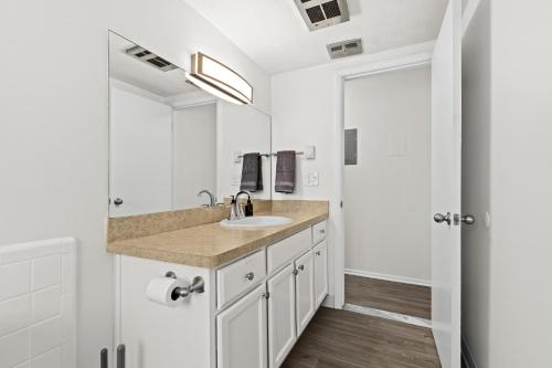 Φωτογραφία από το άλμπουμ του Charming & Spacious 1BR Upper Flat in Royal Oak σε Royal Oak
