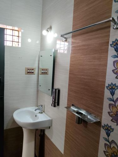Koupelna v ubytování Vinayaka Homestay Hampi