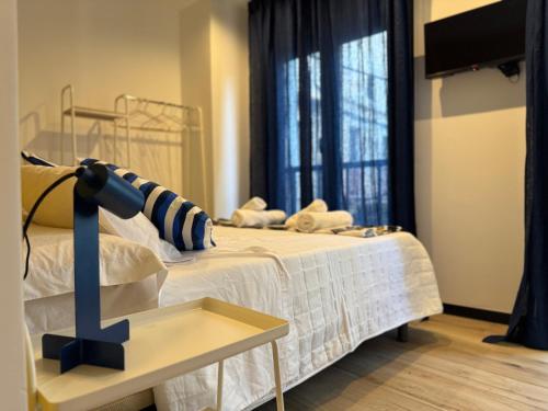 a bedroom with a bed and a window at Casa Faixa - Refugio en las Rías Baixas in Cangas de Morrazo