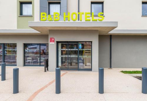 a building with the entrance to a bbc hotel at B&B HOTEL Bourg-en-Bresse Viriat in Viriat
