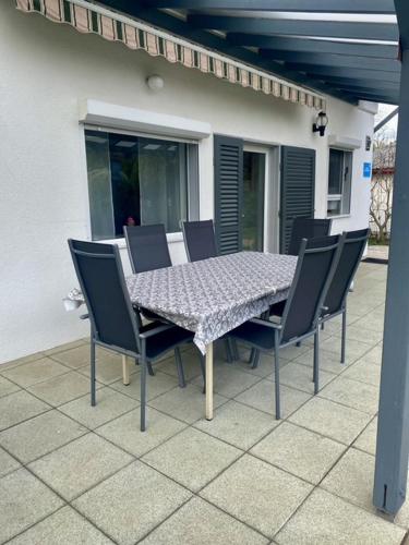 a table and chairs sitting on a patio at Johanna Balatoni Ház in Balatonfenyves
