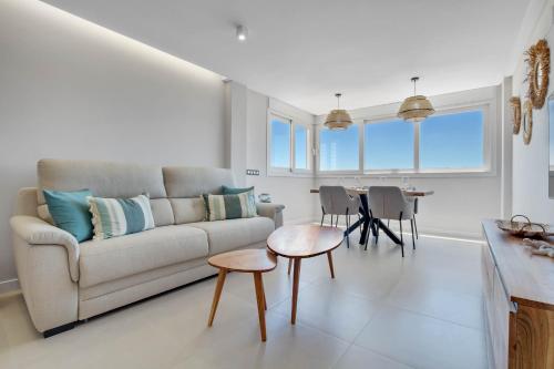 Moderno, con vistas y garaje a 100 metros de la playa