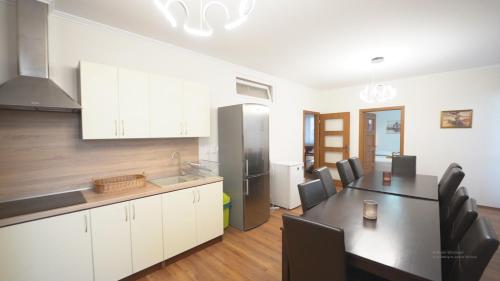 Kuchyň nebo kuchyňský kout v ubytování Mantra Wellness Apartments