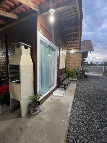 Bangunan di mana terletaknya rumah tamu ini