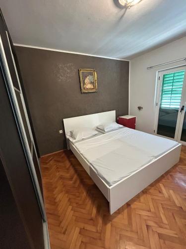 Ένα ή περισσότερα κρεβάτια σε δωμάτιο στο Bugarija House