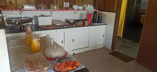 Kuchyň nebo kuchyňský kout v ubytování Piscina e Mar PousadaH