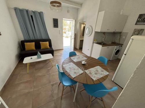 Blue central apt 10 min to the port/ wash machine