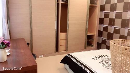 a room with a table and a chair and a cupboard at Taipei City Tianmu near Zhishan MRT Station in Taipei