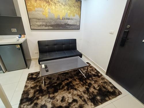 a black chair and a table in a room at akadiya in Pattaya South