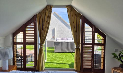 Holm House - Stylish Coastal Suites - HEDD Spa - Silures Bar & Restaurant photo 78