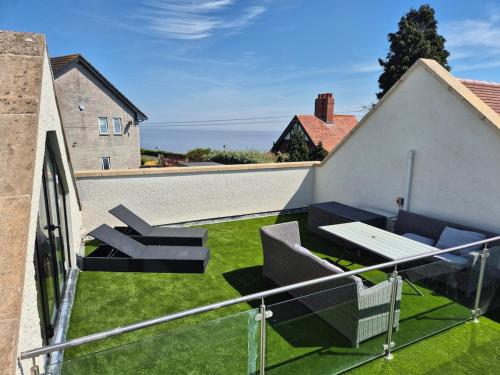 Holm House - Stylish Coastal Suites - HEDD Spa - Silures Bar & Restaurant photo 40