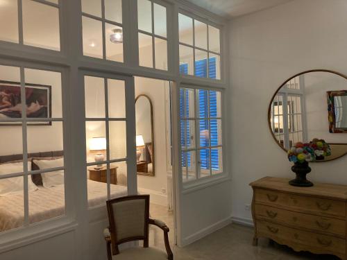 a bedroom with a mirror and a bed and a chair at Casa La Palma Le 48 in Soissons