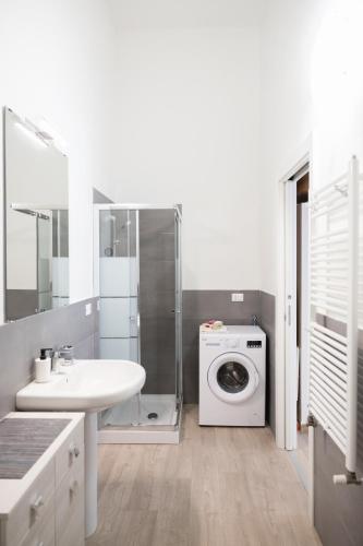 BHH BOLOGNA HOLIDAY HOME private Garden Reserved Parking -wwwbolognaholidayhomecom- house garden parking photo 60