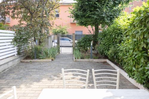 BHH BOLOGNA HOLIDAY HOME private Garden Reserved Parking -wwwbolognaholidayhomecom- house garden parking photo 63
