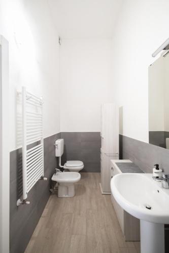 BHH BOLOGNA HOLIDAY HOME private Garden Reserved Parking -wwwbolognaholidayhomecom- house garden parking photo 65
