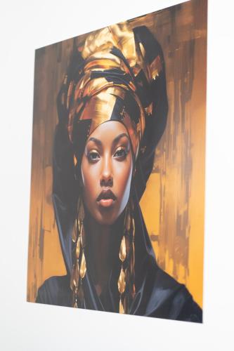 une peinture d'une femme noire avec des dreadlocks dans l'établissement Pleasant Duplex, à Neuilly-sur-Marne