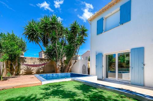 Maison contemporaine avec bassin à 300m de la mer