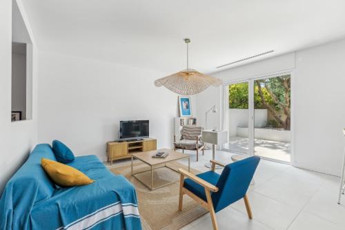 Maison contemporaine avec bassin à 300m de la mer
