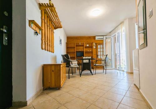 Akrotiri 2BR Apartment