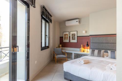 Fantastic Central Athens Suite with shared Rooftop Deck