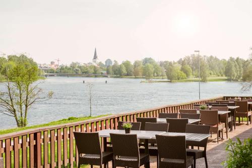 Výhled na řeku, která protéká v blízkosti hotelu