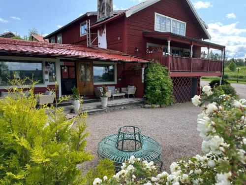 a red house with a table in front of it at Bruntegården in Rättvik