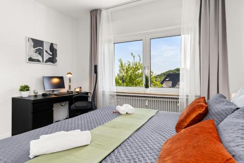 Ένα ή περισσότερα κρεβάτια σε δωμάτιο στο MOLA Apartments-Stylisches Apartment in Wetter-im Ruhrgebiet-für 3 Gäste-WLAN