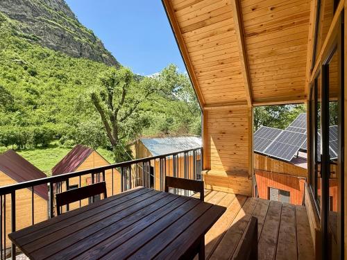 ホテルから撮影された、または一般的な山の景色