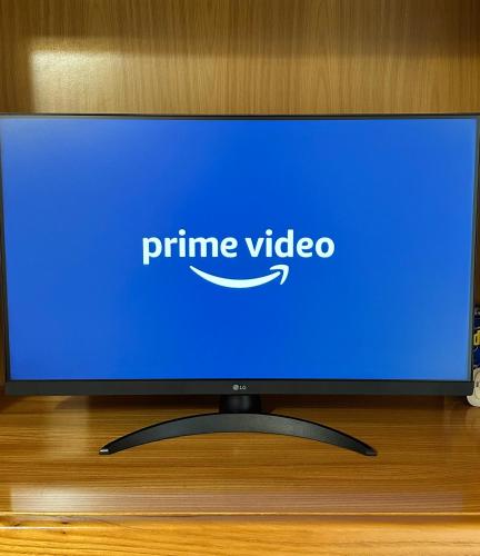 a computer screen with the name prime video on it at Affittacamere Il Cortile in Chiaravalle