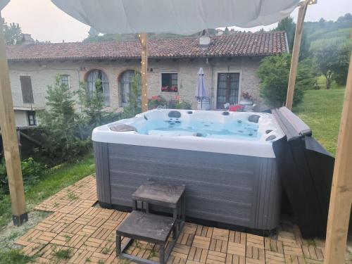 a hot tub with a stool in front of a house at Cà Tinola in Mango