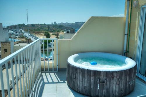 Balkón nebo terasa v ubytování Luxury penthouse with sun terrace & jacuzzi RJOR1-1