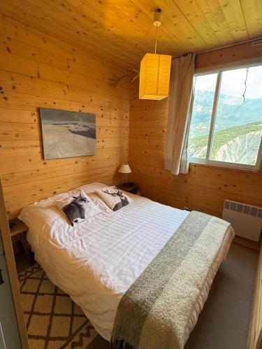 Postel nebo postele na pokoji v ubytování T2 au coeur du Sauze
