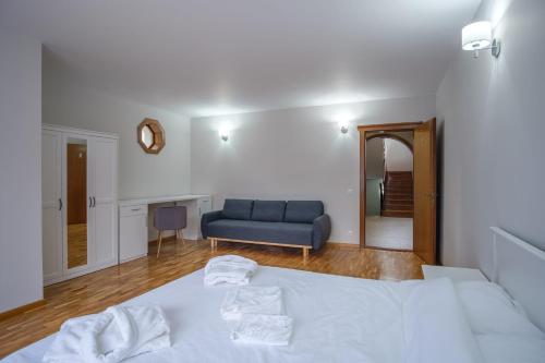 Postel nebo postele na pokoji v ubytování Castelul de Piatra