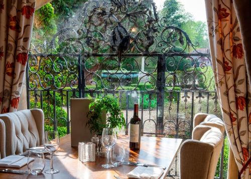 Un balcón o terraza en The Five Arrows Hotel
