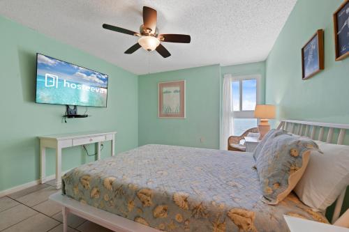Μια τηλεόραση ή/και κέντρο ψυχαγωγίας στο Edgewater West 102