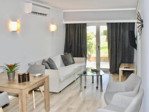 Χώρος καθιστικού στο Beachside Retreat in Glyfada