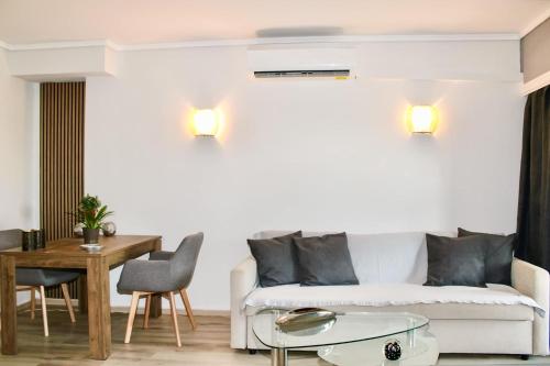 Χώρος καθιστικού στο Beachside Retreat in Glyfada