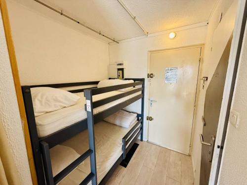 Posteľ alebo postele v izbe v ubytovaní Studio Proche Plage avec Parking Privé, Secteur Falaises - FR-1-723-49