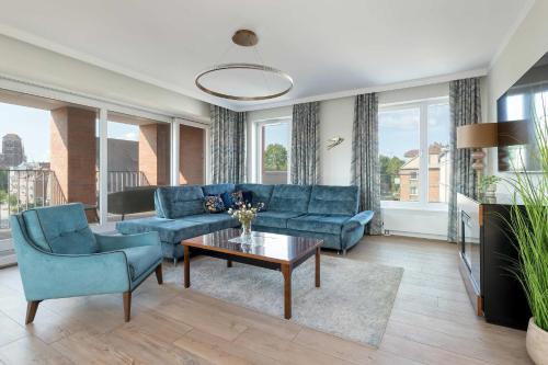 Luxury Apartment with Three Bedrooms Air Conditioning and Parking by Noclegi Renters