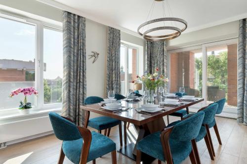 Φωτογραφία από το άλμπουμ του Luxury Apartment with Three Bedrooms Air Conditioning and Parking by Noclegi Renters στο Γκντανσκ