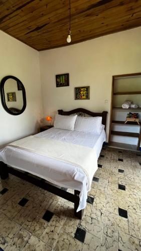 Hotel Hacienda Inglaterraにあるベッド