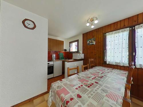 Køkken eller tekøkken på Appt cosy 3 pièces, 6 pers, parking, près centre, Le Grand-Bornand - FR-1-241-55