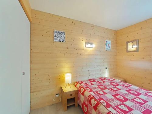 En eller flere senge i et værelse på Appt cosy 3 pièces, 6 pers, parking, près centre, Le Grand-Bornand - FR-1-241-55